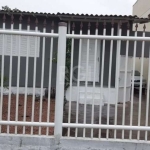 Vende terreno com 300,00 m², com duas casas no pátio, casa na frente com 2 dormitórios, sala, cozinha, banheiro, área com churrasqueira, e a casa nos fundos com 3 peças, e  1 banheiro, estuda proposta