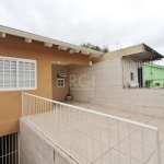 Linda casa de 02 dormitórios, com sacadão fechado em vidro blindex, piso porcelanato na área social e laminado nos dormitórios, gás central, garagem para 02 carros, área de lazer com churrasqueira e f