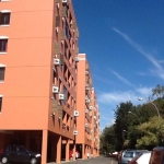 Excelente apartamento de 3 dormitórios no bairro Petrópolis semi-mobiliada, living para 2 ambientes com sacada, cozinha, com área de serviço e banheiro social. Edifício com infra estrutura completa, 2