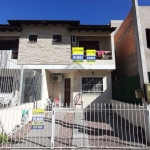 Lindo sobrado de 3 dormitórios, sendo 1 suíte com espaço para closet, com sacada, sala de estar com lareira e ar condicionado, lavabo e banheiro social. Espera preparada já para construir o terceiro p