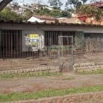 Casa Grande Antiga: 4 dormitórios, sendo 1 suíte, 4 banheiros, 2 churrasqueiras, 2 salas com lareiras, garagem para 4 veículos, pátio grande, piscina. bem localizado uma rua abaixo da Vicente monteggi