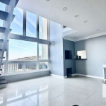 Excelente cobertura duplex de 101m² e sótão com 35m² com permissão do condomínio exclusiva para este imóvel. &lt;BR&gt;Sala com churrasqueira ao lado de um amplo passa pratos, abaixo do painel para te