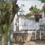 Casa nas imediações da Felipe de Oliveira, bairro Petrópolis, terreno com 11x33, totalizando 330m².&lt;BR&gt;Possibilidade de venda do terreno ao lado.&lt;BR&gt;&lt;BR&gt;O bairro Petrópolis, em Porto