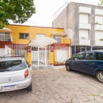 Apartamento localizado no bairro Vila Jardim, com 55m² no 2º andar. Imóvel com 1 dormitório, sala de estar/jantar, cozinha, banheiro social, área de serviço, e pisos em cerâmica. Condomínio dispõe de 