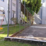 Apartamento à venda  no terceiro andar, de frente, semi mobiliado, composto por três dormitórios, banheiro social, sala de estar e jantar, cozinha, área de serviço. Todos os ambientes são bem ventilad