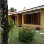 Ótima  casa de  4 dormitórios,  sendo 2 suítes, uma suíte master, living para 2 ambientes, sala de jantar, split na sala e nos quarto, água quente, churrasqueira, copa cozinha e cozinha montada, depen