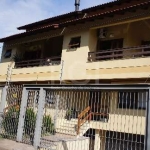 Casa no condomínio sol nascente: ampla, ensolarada, 4 dormitórios, 2 suíte com hidro, amplo living dois ambientes com lareira, hall de entrada, cozinha, mobiliada, área de churrasqueira com armários s