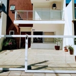 Lindo imóvel no Lagos de Ipanema, casa super ampla, iluminada e arejada.              &lt;BR&gt;São 03 confortáveis suítes, uma com sacada, 01 banheiro social, espaçoso living com lareira, área de ser