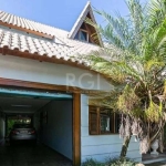 Casa com 4 dormitórios, 1 suíte  4 banheiros, banheira de hidromassagem,  box,  pátio com piscina  Armários embutidos no dormitório, armários nos banheiros,  na cozinha, chuveiro a gás, Mesas e cadeir