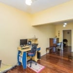 CASA/SOBRADO 3 dormitórios muito amplos, sendo 1 suíte com hidromassagem e espaço para closed e outra suite americana, para os 2 dormitórios, living 3 ambientes, sala com lareira, sacadas nos 3 dormit