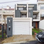 Ótima oportunidade de adquirir uma casa triplex de alto padrão semi mobiliada , localizada na zona sul de Porto Alegre.&lt;BR&gt;Esta casa possui 3 suítes, 2 com closet,  cozinha america, lavanderia, 