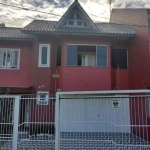 Excelente casa à venda no Ecoville, em Porto Alegre. Com área privativa de 165.52 m² e área total de 250.78 m², essa casa possui 3 dormitórios, sendo 1 suíte, e 3 banheiros sociais. Além disso, conta 