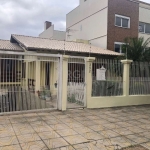 Casa 4 quartos, 1 suíte, 3 vagas de garagem, no bairro Chácara das Pedras, Porto Alegre/RS.   &lt;BR&gt; &lt;BR&gt;Esta encantadora residência oferece um ambiente espaçoso e bem distribuído em dois pi