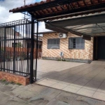 VENDE DUAS CASAS EM UM TERRENO 10 X 30 ESCRITURADO&lt;BR&gt;impostos em dia, sendo a casa da frente(120m2) de três dormitórios, ampla cozinha,sala e banheiro, mais uma casa nos fundos(70m2) com um dor