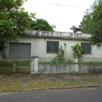 Casa em alvenaria, precisando de reformas no bairro Vila Ipiranga. Possui 03  dormitórios, com área privativa de 84,60m². O terreno mede 15,40m² x 12,50m². Ideal para construir. Excelente para comérci