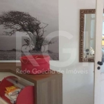 Raridade,  casa com design moderno estilo loft triplex, em condomínio fechado na Cidade Baixa. São somente 7 casas tipo sobrado. No andar térreo sala de estar e cozinha  conceito aberto com móveis pla