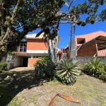 Casa na rua Jacunda com terreno medindo 11x61m. &lt;BR&gt;&lt;BR&gt;Terreno maravilhoso, super bem cuidado, com pátio enorme com piscina e deck. Nos fundos da casa um enorme salão de festas com espaço