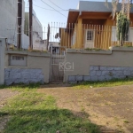 Casa de frente com  /- 90m²   apartamento de fundos com  /- 90m²   grande espaço comercial tipo garagem, acomoda em torno de 10 veículos. Imóvel adequado para moradia, atividade comercial e moradia ou