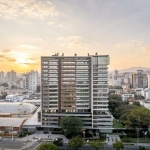 Apartamento na planta Maior do Atmosfera, 3 suítes com closet, lavabo, lareira, churrasqueira e 3 vagas oferece uma vista deslumbrante para o Guaíba, além de uma infraestrutura completa para atender à