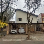 Excelente sobrado em condomínio pequeno no bairro Sarandi, com 3 dormitórios, sendo 1 transformado em closet, living, sala de jantar e cozinha americana integrados, lavabo, área coberta com churrasque