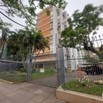 Amplo apartamento na Rua Barão do Triunfo 238,  Bairro Menino Deus, com 2 dormitórios + dependência, sala, cozinha, área de serviço individualizada.&lt;BR&gt;Prédio tranquilo e organizado e ótima loca