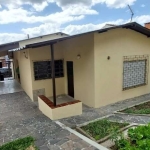 Casa de 3 dormitórios com 162m² de área privativa, incluindo uma suíte com closet, mais 2 dormitórios, 2 banheiros sociais e um amplo living com dois ambientes integrados à cozinha.&lt;BR&gt;&lt;BR&gt