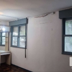 Apartamento Terreo  reformado, 3 dormitórios, transformado um 3 dor  60m² privativos. Zeferino Dias, Sarandi&lt;BR&gt;&lt;BR&gt;Semimobiliado 3 dormitorios transformado em 2  todo reformado e desocupa