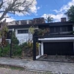 Excelente casa de 308 m² com 4 suítes e 4 vagas de garagem.