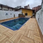 Excelente casa de 2 dormitórios, churrasqueira, piscina e 01 edícula na Vila Caiçara. Imóvel com pagamento facilitado na seguinte conformidade: R$ 250.000,00 de entrada, e parcelas de R$ 5.450,00 decr