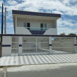 Excelente casa de condomínio sobreposta baixa com 02 dormitórios, 01 vaga de garagem e quintal reservado.  O imóvel está localizado no Parque das Américas, bairro que vem se valorizando através de rec