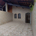 Excelente casa geminada com 03 dormitórios, sendo 01 suíte, 02 vagas de garagem, amplo espaço gourmet com churrasqueira. O imóvel está localizado no Vilamar na Vila Caiçara, bairro que vem recebendo e