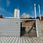 Excelente casa para venda na Vila Caiçara, com 02 dormitórios sendo 01 suíte, 03 vagas de garagem, churrasqueira, amplo espaço para depósito ou dispensa, podendo ser convertido em dormitório..