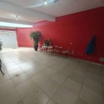 Excelente sobrado com 02 dormitórios, sendo  02 suítes, 03 vagas de garagem. O imóvel está localizado na Vila Caiçara, bairro que vem recebendo e cada vez mais investimentos na infraestrutura, além de