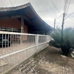 Excelente casa isolada com 03 dormitórios, sendo 01 suíte, 02 banheiros sociais, 04 vagas de garagem, 01 edícula assobradada.  O imóvel está localizado Solemar, bairro que vem se valorizando através d