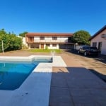 Linda casa com piscina