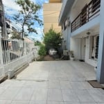 Casa estilo sobrado de 03 andares com 06 dormitórios vaga de garagem para até 04