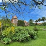 Castelo Moderno no Coração de Tamboré 1 – Estilo Inglês com Jardins Exuberantes