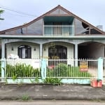 Casa com três quartos no bairro Costa e Silva