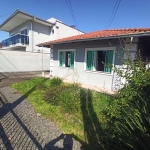 Casa com dois quartos no bairro Jardim Iririú