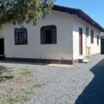 Casa com suíte mais dois quartos no Aventureiro