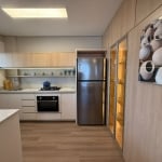 Apartamento mobiliado impecável com 1 suíte mais 1 quarto à venda em frente ao Shopping Mueller de Joinville-SC por R$680.000,00.