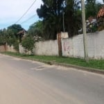 Belo terreno com 2 casas que podem servir para moradia, localizado no bairro Restinga, ótimo para construtor.  Agende já sua visita!