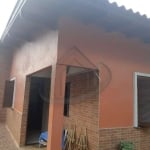 Vende terreno bem grande com duas casas de 2 dormitórios, todos reformados, aceita imóvel sendo dois sobrados e aceita proposta. Não aceita financiamento. Agende sua visita!