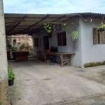 Vende casa em acesso fácil, com lage para outra casa, proprietário , perto de condução. Precisa vende para comprar outro. Agende visita com nossos corretores!!!