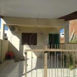 Vende boa casa com piso frio de 1 dormitório, com garagem coberta para 2 carros. Pode fazer mais um quarto. Tem churrasqueira e está sendo reformado. Agende sua visita.