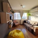 Vende-se apartamento com 3 dormitórios, living estendido 2 ambientes, banheiro social, ,cozinha americana, churrasqueira, área de serviço independente e 2 vagas de garagem. Condomínio com elevador, ,p