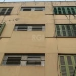 Apto JK - Cidade Baixa - Porto Alegre&lt;BR&gt;&lt;BR&gt;Apartamento tipo JK com quarto/sala amplo, de fundos, silencioso, cozinha ampla e área de serviço independente, em boas condições de conservaçã