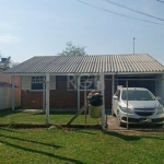 Oportunidade: Casa mista composta de 2 dormitórios, amplo living , cozinha , fogão campeiro, banheiro social, varanda , área de serviço,  garagem coberta para dois carros, terreno medindo 10 x 30 com 