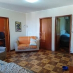 Apartamento no bairro Menino Deus, próximo a Av. Getúlio Vargas e Zaffari.&lt;BR&gt;Com 3 dormitórios, sendo 1 dormitório transformado em escritório, amplos com sala para 2 ambientes, sala de estar, b