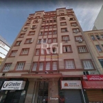 Excelente apartamento bem localizado no Centro Histórico de Porto Alegre. &lt;BR&gt;&lt;BR&gt;Pé direito de 3 metros. Quatro dormitórios, sendo um deles suíte com chuveiro elétrico, todos bem iluminad